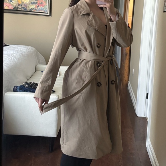 Classic Beige Trench Coat with Belt - Picture 2 of 11